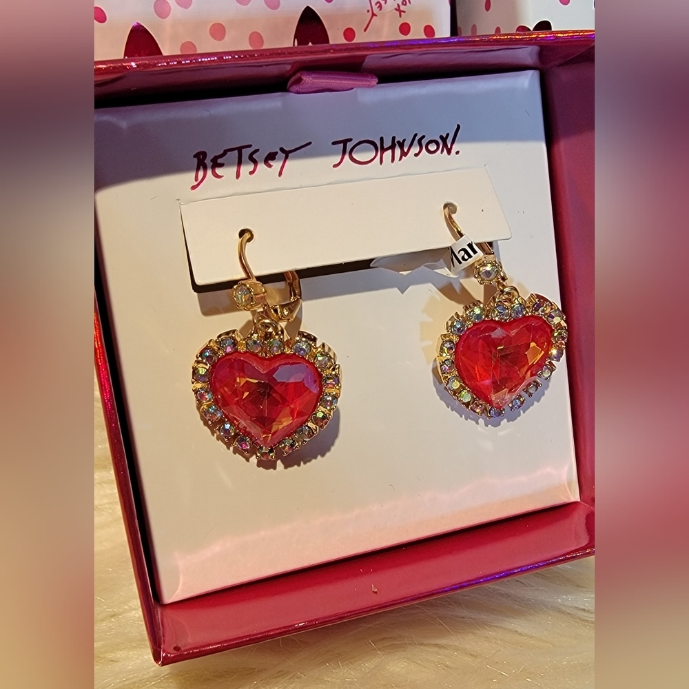 NWT Betsey Johnson Heart Crystal Iridescent Earrings Boxed